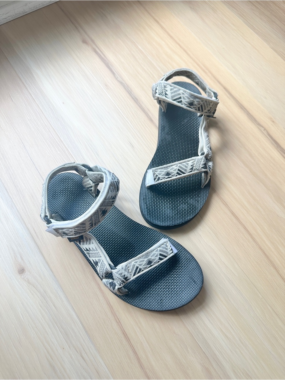 Teva Original Universal Sandal Women’s 7 White Grey Aztec Sport Comfort Shoe